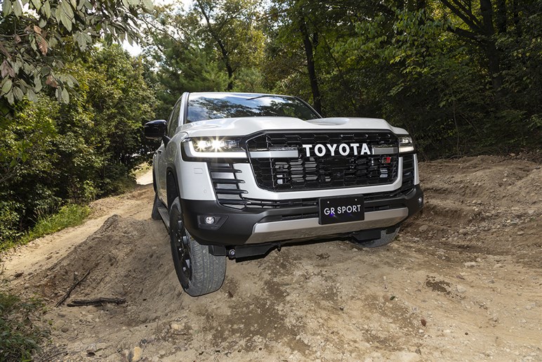 新型日産「パトロール ニスモ」が中東で姿を現す！ 3.5L V6ツインターボに専用のエアロを装備。国内への導入は？