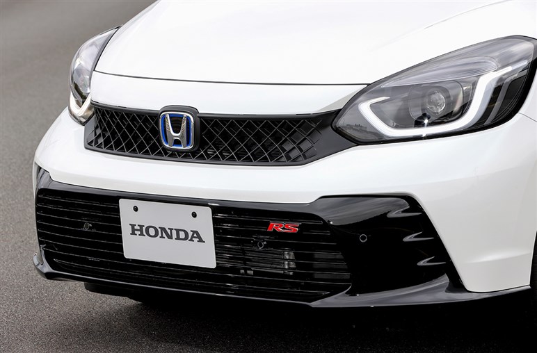 【激変】中国で公開された新型「フィット」にネット震撼。日本にも“この顔”が導入されるのか…？
