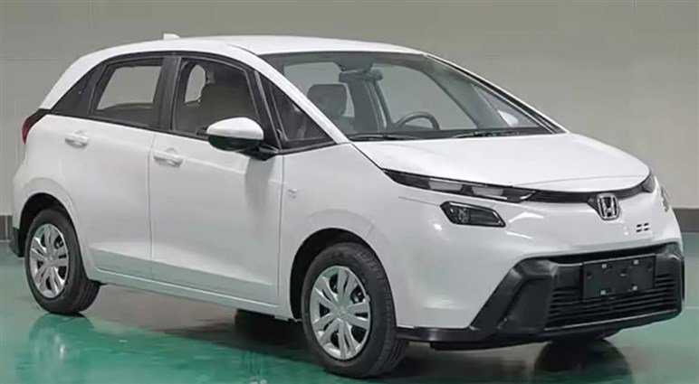 【激変】中国で公開された新型「フィット」にネット震撼。日本にも“この顔”が導入されるのか…？