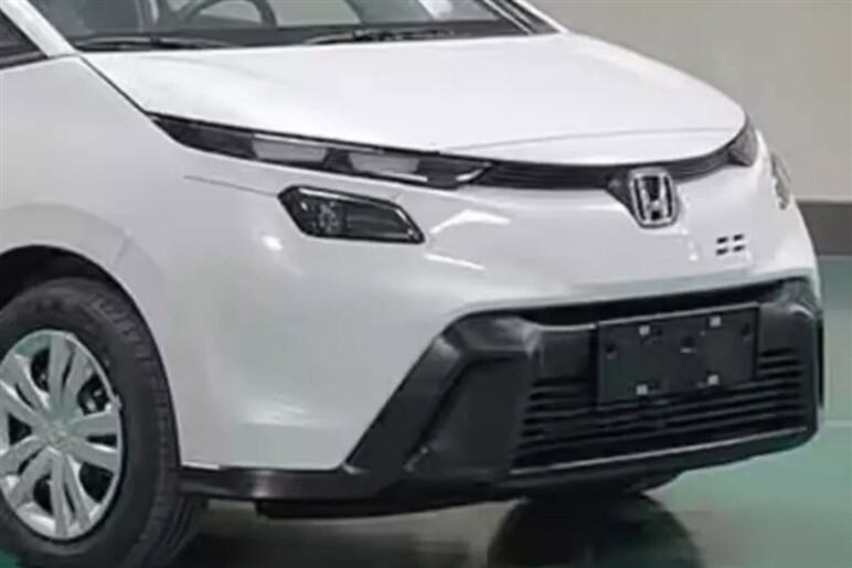 【激変】中国で公開された新型「フィット」にネット震撼。日本にも“この顔”が導入されるのか…？