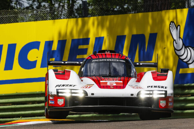 ジョーカーアップデートの成果。ポルシェ963がフロントサスペンションの改良によりイモラの高縁石で躍動