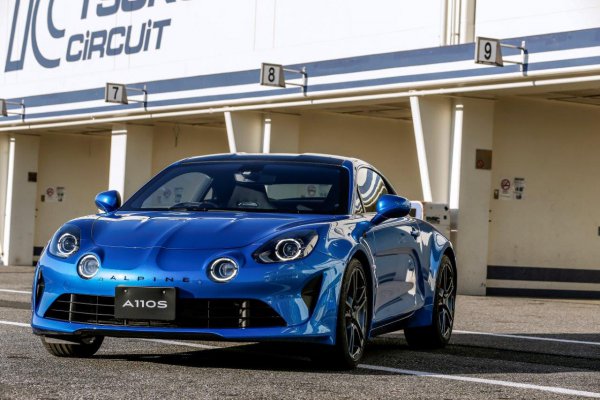 フランス最強スポーツカー降臨 アルピーヌa110に追加の S の潜在能力 ベストカーweb 自動車情報サイト 新車 中古車 Carview