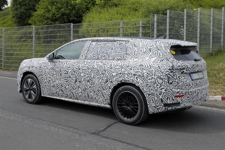 【名前はまだない】チェコ発VW傘下のシュコダが放つ新型7人乗りEV、航続600km超で2026年発売へ！