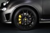 アバルト595の高性能グレードにマットグレーの車体色やイエローのブレンボを採用した限定車が発売に