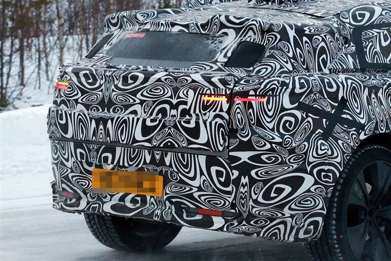 【リア窓がない！】レンジローバー新型「ヴェラール」は“ガラスレス”で異次元の超美形SUVへと進化する