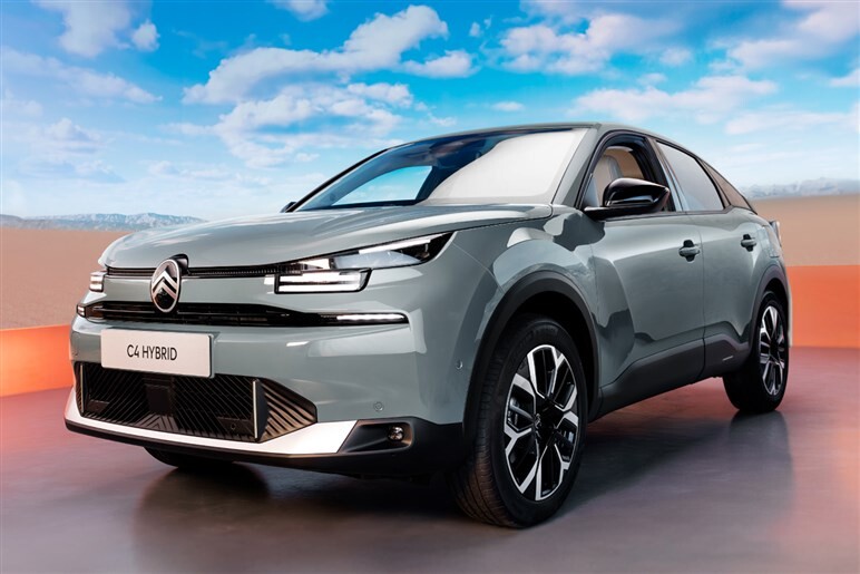 【E-C4より120万円以上安い】シトロエン初の「C4ハイブリッド」はクラス最高燃費と新世代デザインで日本の本命なるか