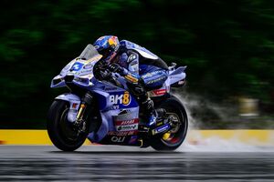 【MotoGP】マルケス弟、転倒後に”盗める”バイクが無かった!?「そこにあったのは、ペッコの親父さんのだったんだ！」