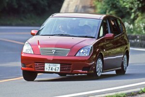 トヨタでCVTを初搭載した車は？ 保守的な「ビスタ」のプラットフォームを使ったとは思えない「オーパ」でした…シート前後でカラーも変えてましたね