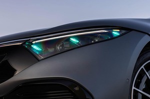 業界初「ターコイズブルー」ライト採用　メルセデス・ベンツ、自動運転車へ　米国