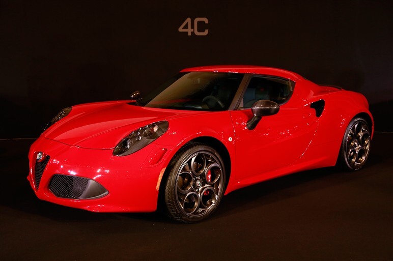 アルファのコンパクトスポーツ 4C、日本上陸