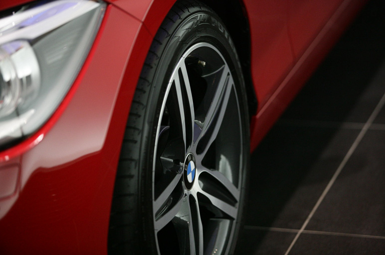 ニュー1シリーズ発表！ 最新BMWフェイスに