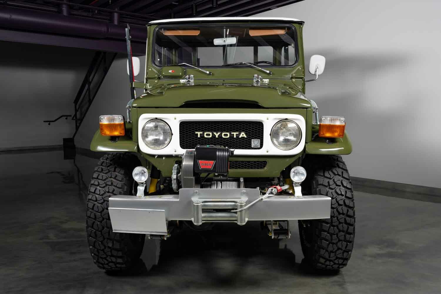 トヨタ「ランドクルーザー」が1260万円！ なつかしのFJ45型のピックアップは米国で最も有名な日本車です