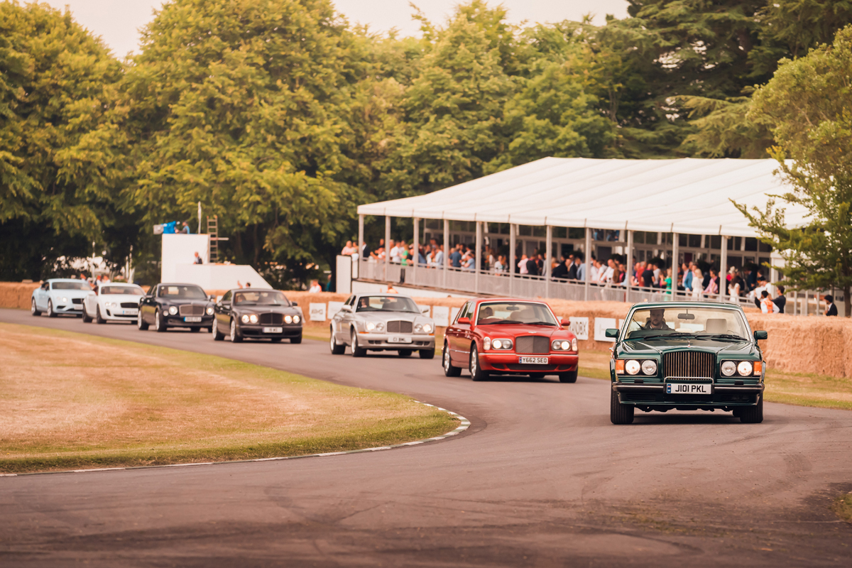 イギリスの高級車ブランド ベントレー がターボ搭載40周年 グランドツアラーの頂点を歩んできた10台がパレード Auto Messe Web 自動車情報サイト 新車 中古車 Carview