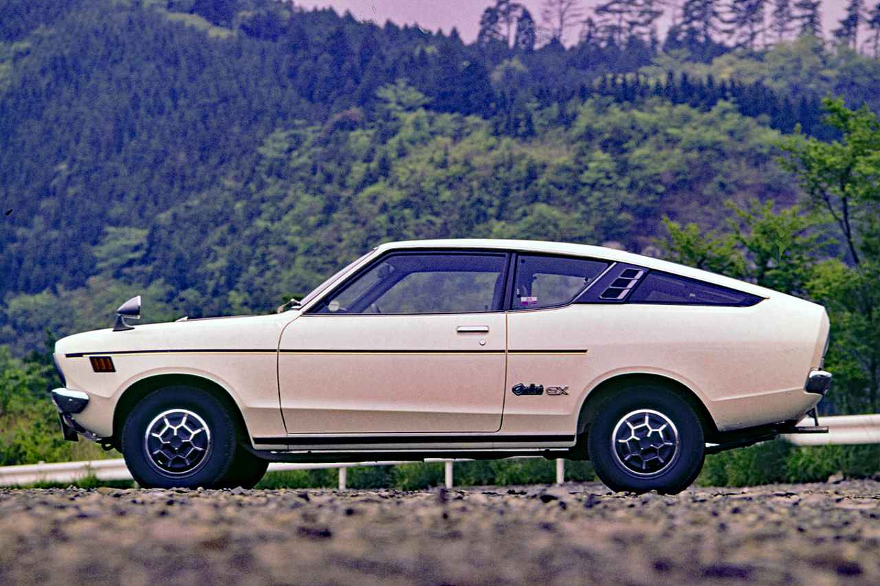昭和の名車 132 ダットサン サニーは210型で 小型乗用車の風格をもった大衆乗用車 を目指した Webモーターマガジン 自動車情報サイト 新車 中古車 Carview
