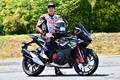 ポテンシャルの高さにビックリ! レーシングライダー石塚健のGPX「デーモン GR200R 2v・4v」乗り比べインプレッション