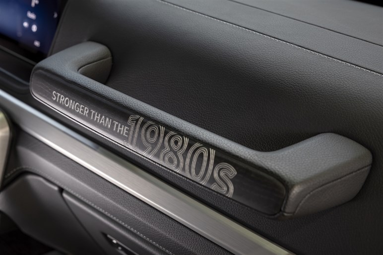 まるで“デカジムニー”？ メルセデス・ベンツ「Gクラス」にビンテージ感あふれる新型モデル登場。受付は7月17日まで