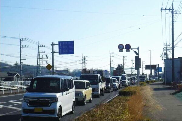 バイパスからの“車線減少”で渋滞、解消まであと少し!? 碓氷峠のお膝元の「国道拡幅」あと600mの高い壁