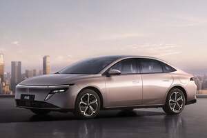 日産が新型セダン「N6」「ティアナ」を同時公開！ 年内に発売も、日本導入はなし？【新車ニュース】