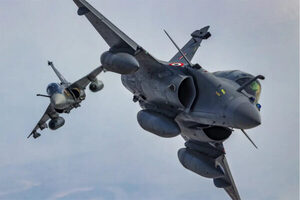 「フランスの戦闘機を中国産機が撃破した」→その後何が？ ある意味“空中戦”な国際舞台で出現の光景とは