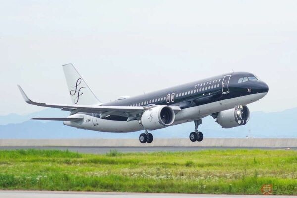 「旅客機」の客室に傘を持ち込みました。どこにしまえばいいのでしょうか？ 「気になる問題」に航空会社が回答