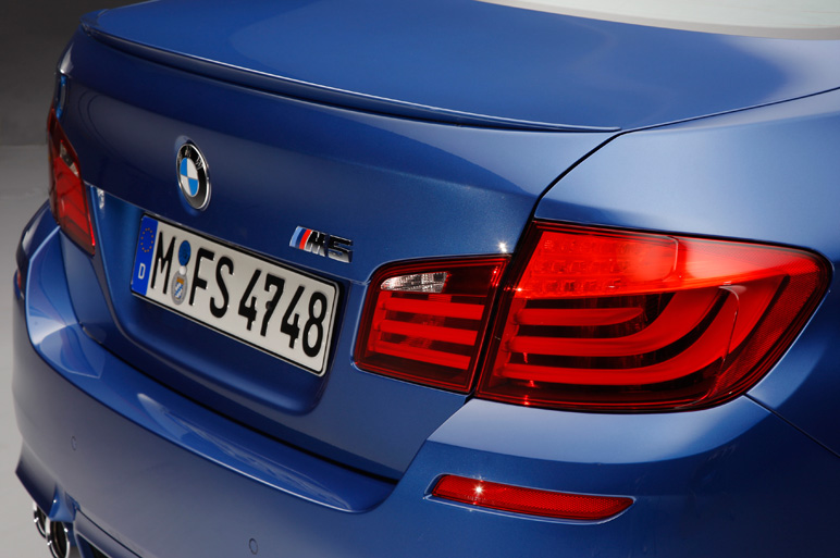 BMW M5 公式フォト　V8ターボ搭載の実力