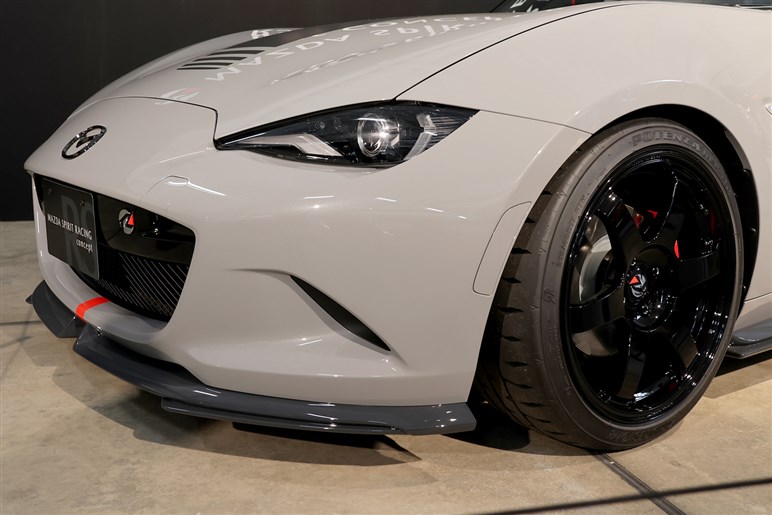 【世界初公開】マツダ「ロードスター」35周年記念車発表　濃厚なレッドにタンカラーの大人なコーディネート