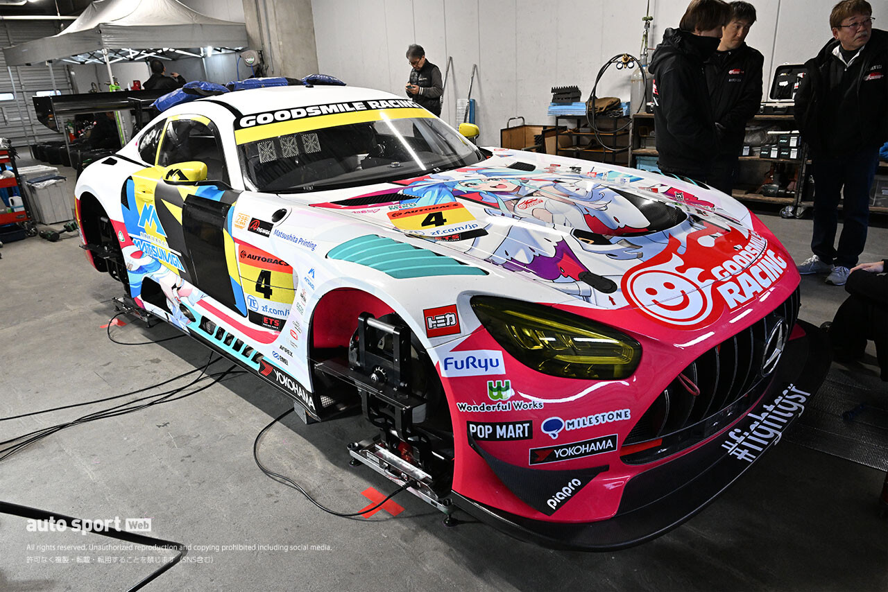 グッドスマイル 初音ミク AMGが“この時季ならでは”のカラーリングで富士GT300テストに登場
