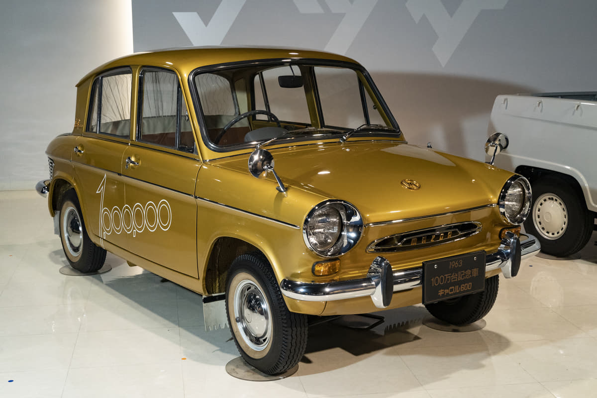 マツダの100万台達成車は 金色のクルマ 軽自動車 じゃない キャロルとは Auto Messe Web ヘッドライン 自動車情報サイト 新車 中古車 Carview