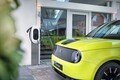 ホントにEVに乗り換えて大丈夫かな……不安なら確認！　EVオーナーが語る買う前にチェックすべき３つのポイント