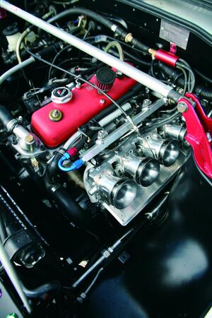 KP61スターレットを4連独立スロットル化　4Kエンジンをさらに楽しむひとつの方法