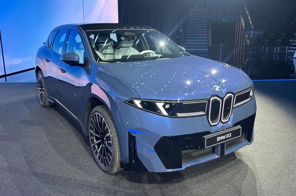 BMW新型EV『iX3』発表　航続距離は驚異の805km　キドニーグリル小型化、新デザイン導入
