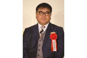 「カンニング竹山」愛車を“痛車”に変身!? まさかの“仕打ち”に「キレキャラ」も忘れ絶句？ カスタムでキメた「高級SUV」の変貌ぶりとは