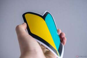 クルマでは義務の「初心者マーク」　バイクの場合はどうなの？　「つけた方がいいよね」との声も