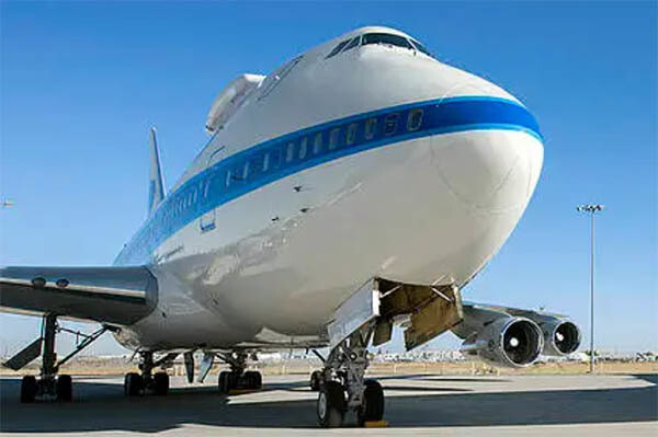 「デカくてエンジン4発」の概念を破壊！ “変な形極めしジャンボ機”「表舞台」に出現へ…なぜこんな設計に？