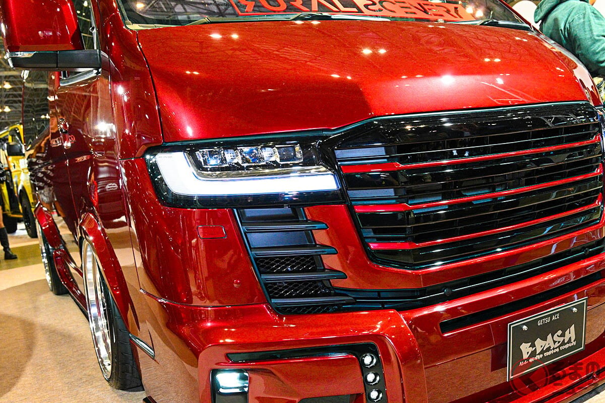 トヨタ「“ランクル”ミニバン」!? 豪華すぎ“内装”＆顔面整形のトヨタ「ハイエース」！ 走破性はきっと皆無なB-DASH「ゲツエース」どんなクルマ？