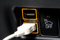 スマホ&タブレット充電に使う「USBポート」をスマートに設置する方法