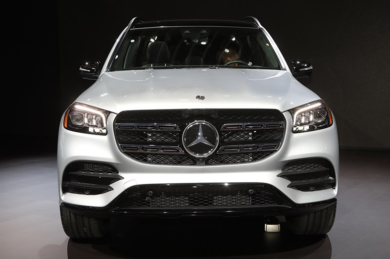 メルセデス最大の3列フルサイズsuv Glsがフルチェンジでさらに巨大なボディに Carview 自動車情報サイト 新車 中古車 Carview