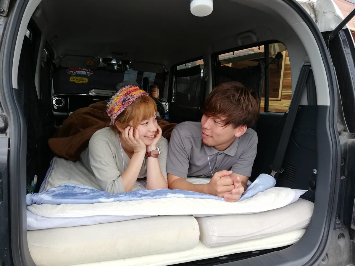 今日はどこに行こうか マイホームを持たず 軽自動車 で車中泊しながら暮らす夫婦の リアル Auto Messe Web 自動車情報サイト 新車 中古車 Carview