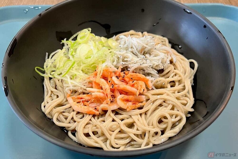 相性バッチリ!!　香り豊かな桜えび＆しらすの冷やしそばを東名高速「中井PA」で堪能　バイクで行く高速道路グルメ
