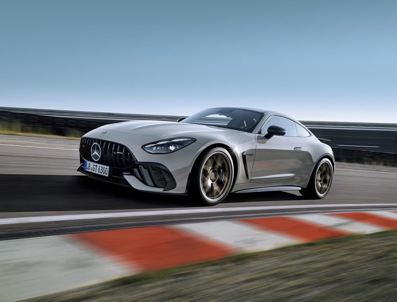 サーキット志向の圧倒的パフォーマンス！メルセデスAMG 最上級モデル「GT 63 PRO 4MATIC+ クーペ」登場