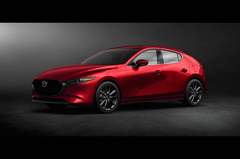 マツダ、新型「Mazda 3（アクセラ）」ハッチバック＆セダンを世界初披露
