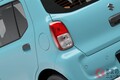 新車114万円！ スズキ新「“4人乗り”軽セダン」登場！ フロントデザイン変更×ルーフスポイラー新装着で燃費アップ！ 値上げしたのにお手頃すぎる「アルト」最安モデルとは？