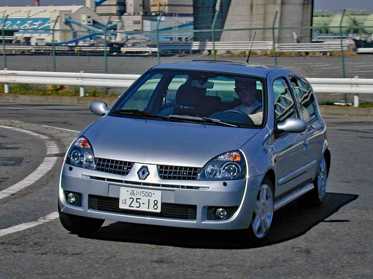 懐かしの輸入車 34 ルノー ルーテシア Rsはフランス車のイメージを一新する俊足ホットハッチだった Webモーターマガジン 自動車情報サイト 新車 中古車 Carview