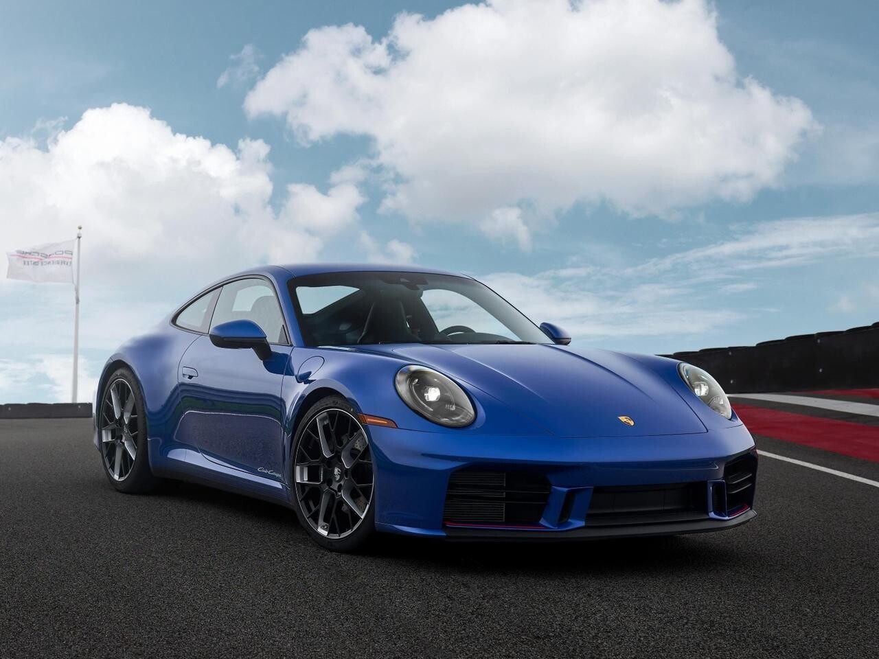 清冽なブルーに包まれて・・・ポルシェクラブオブアメリカ70周年を祝う限定モデル「911クラブ クーペ」が登場！