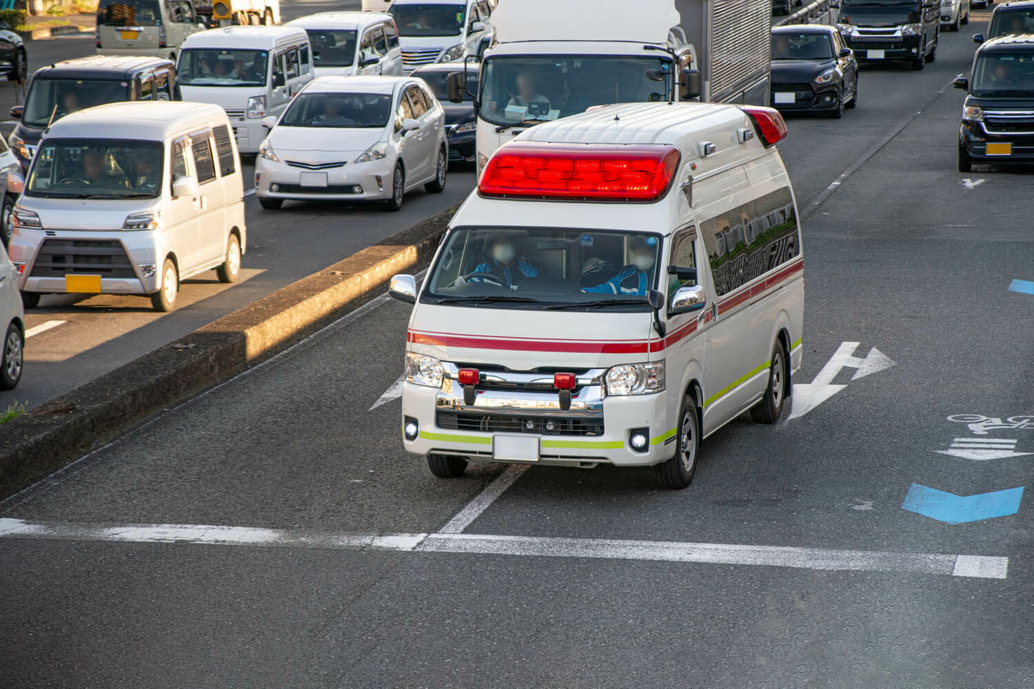 ピーポーじゃなくてファーフォー!?　最近救急車のサイレン音が変わった……と思ったら「住宅モード」なるものが存在していた