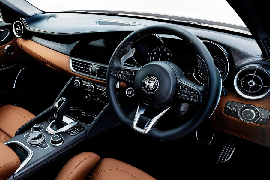 アルファロメオ 限定45台の ジュリア2 0ターボ ヴェローチェ ヴィスコンティ エディション を発売 Auto Prove 自動車情報サイト 新車 中古車 Carview