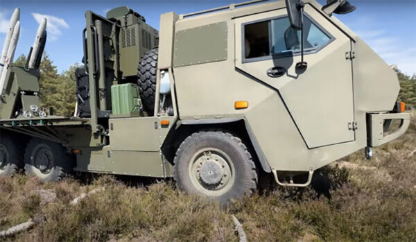 ロシア軍の自爆兵器を高確率で迎撃!!“コスパ最強”イギリスが提供する再利用兵器を組み合わせた対空兵器「レイヴン」を公開