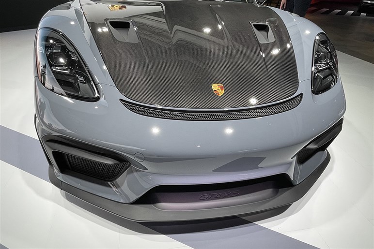 新登場ケイマン最強モデルGT4 RSはサーキットより峠道向け！ 開発主任へのインタビューも収録