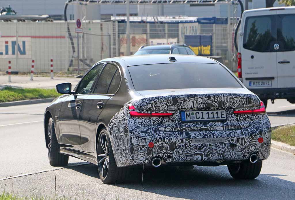 【スクープ】2022年夏デビュー!? BMW 3シリーズ改良新型、新設計のLEDが初露出！