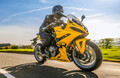 「日本でも販売して！」英国限定の「キイロ」に日本のファンも熱視線！ 注目の1台、スズキ『GSX-8R Kiiro』